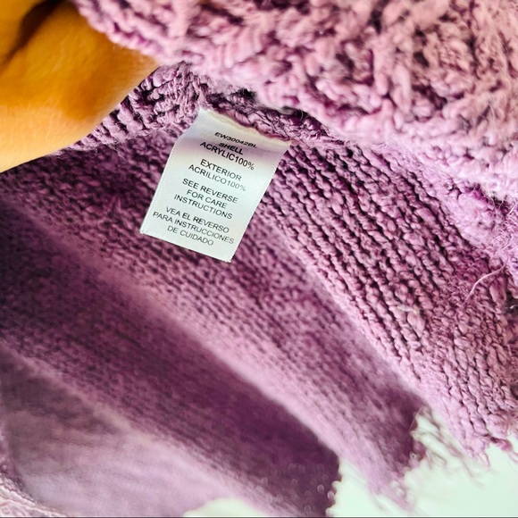 🎉HP🎉 Relaxed oversized crocheted sweater Purple - Picture 4 of 5